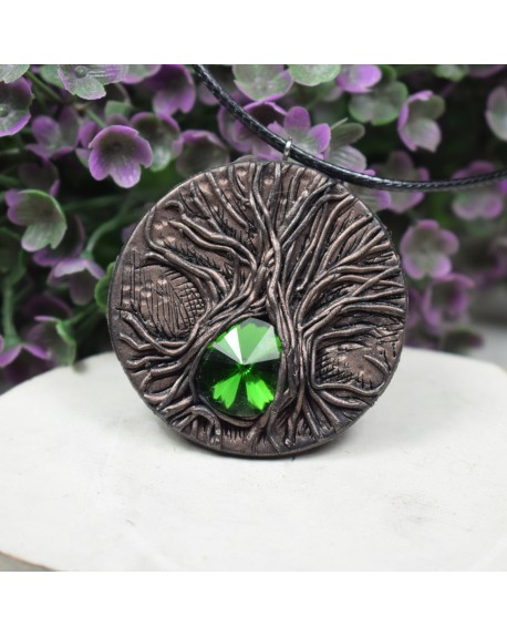 Magic Forest - wisiorek z zielonym kryształem