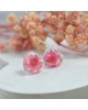 delikatne kolczyki serca z kwiatuszkami w żywicy (różowe)